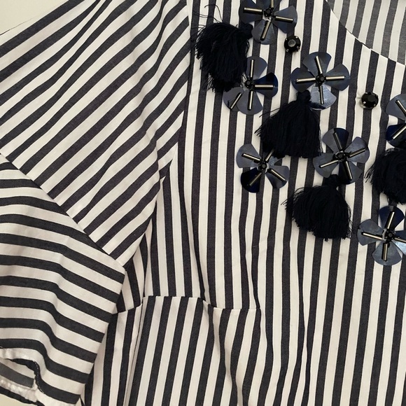 Banana republic stripe blue and white embroidered embellished top size medium - Picture 2 of 4